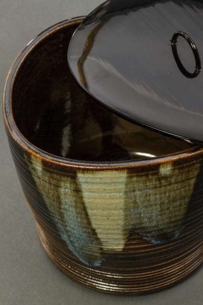 Yokoen ware with Lacquered Wood Lid