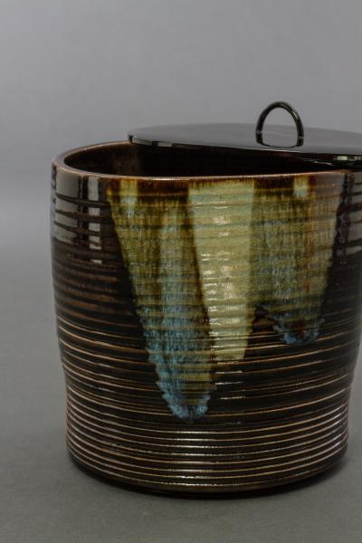 Yokoen ware with Lacquered Wood Lid