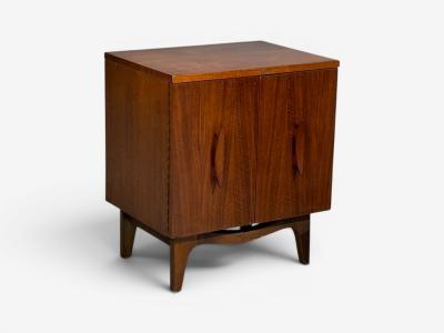 Young Manufacturing Modern Nightstands Walnut USA 1960s