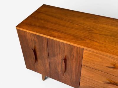 Young Manufacturing Standard Dreser Walnut USA 1960s
