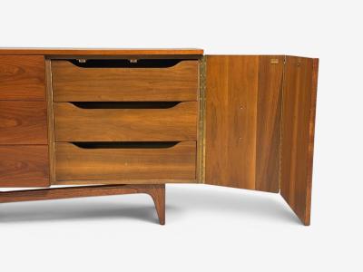 Young Manufacturing Standard Dreser Walnut USA 1960s