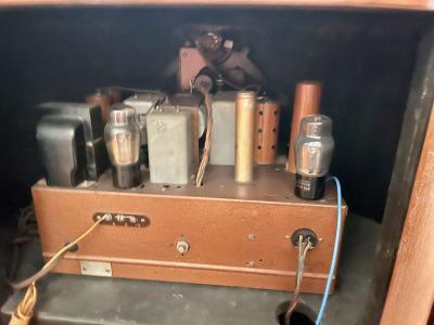 Zenith 9S263 Sutter Dial Oval Shaped Console Radio with Bluetooth