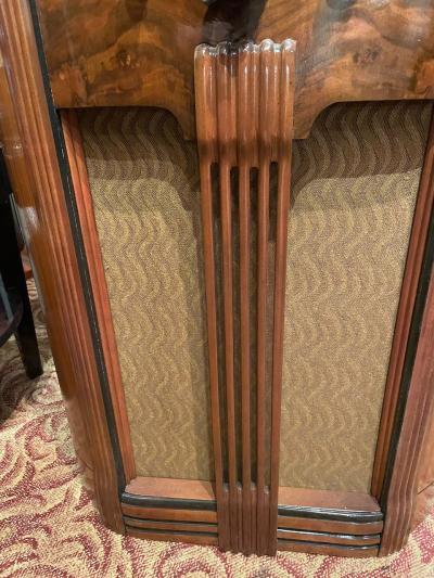 Zenith 9S263 Sutter Dial Oval Shaped Console Radio with Bluetooth