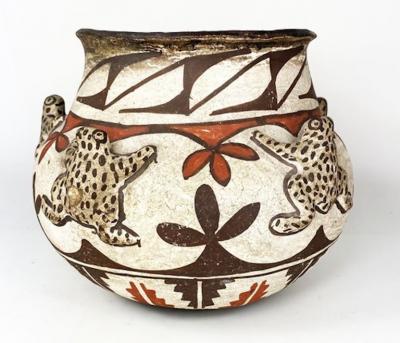 Zuni pottery jar with frogs