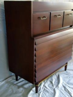  American of Martinsville American Martinsville Walnut Dresser circa 1955 - 572550