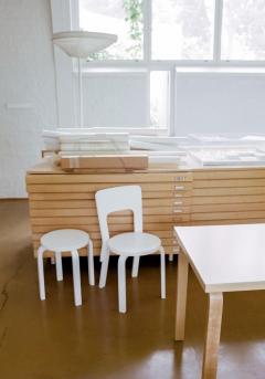  Artek Authentic Stool E60 in Lacquered Birch with Linoleum Seat by Alvar Aalto Artek - 998320