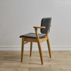  Artek Set of 4 Ilmari Tapiovaara Domus Chairs in Natural Oak and Leather for Artek - 3734352