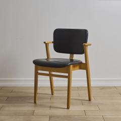  Artek Set of 4 Ilmari Tapiovaara Domus Chairs in Natural Oak and Leather for Artek - 3734355