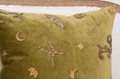  B VIZ Designs PAIR OF ANTIQUE TEXTILE PILLOWS BY B VIZ DESIGNS - 667190