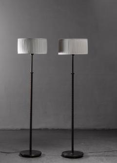  B hlmarks AB Bohlmarks Bohlmarks pair of brass and leather floor lamps - 2223502