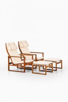  B rge Mogensen Borge Mogensen Pair of Easy Chairs with Stools in Oak and Brass by B rge Mogensen 1950s - 4479074