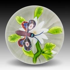  Baccarat BACCARAT HOVERING BUTTERFLY OVER WHITE CLEMATIS - 3793796