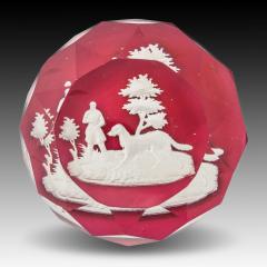  Baccarat BACCARAT HUNTSMAN SULPHIDE PAPERWEIGHT ON TRANSLUCENT RED GROUND - 3793768