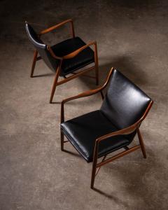  Baker Furniture Company Finn Juhl NV 45 Scandinavian Lounge Chairs in Walnut and Black Leather 1950s - 3622630