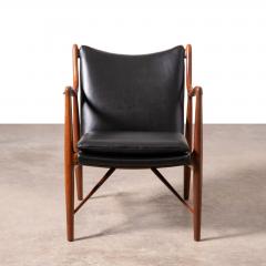  Baker Furniture Company Finn Juhl NV 45 Scandinavian Lounge Chairs in Walnut and Black Leather 1950s - 3622637