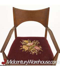  Broyhill Furniture Broyhill Saga Mid Century Walnut Captain Dining Chairs Pair - 3127998