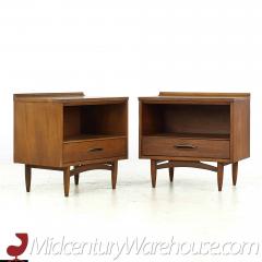  Broyhill Furniture Broyhill Sculptra Mid Century Walnut Nightstand Pair - 3688614