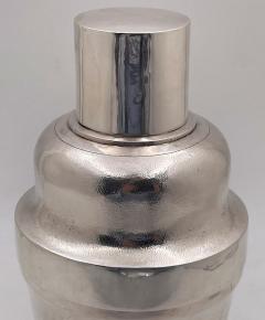  C J Co Chinese Silver Cocktail Shaker with Dragon Motifs from Early 20th Century - 3237247
