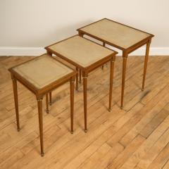  COMTE A nest of three mahogany tables attributed to Comte Circa 1940 - 2107590