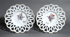  Chelsea Porcelain Manufactory Antique English Porcelain Botanical Chelsea Latticed Circular Dishes - 1778866