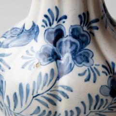  De Porceleyne Schotel A PAIR OF 18TH CENTURY CHINOISERIE DUTCH DELFT BLUE AND WHITE VASES - 1140261