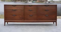  Dillingham Manufacturing Company Large Mid Century Modern Walnut Triple 9 Drawer Dresser Dillingham - 4126502