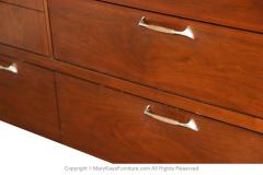  Drexel Drexel Heritage Furniture Mid Century Walnut Drexel Dresser - 2981331