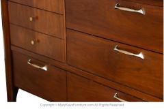  Drexel Drexel Heritage Furniture Mid Century Walnut Drexel Dresser - 2981332