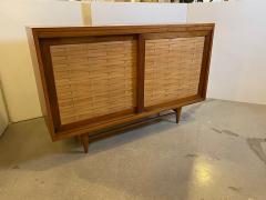  Dunbar American Modern Sliding Door Dresser Dunbar - 4613562