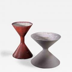  Eternit SA Pair of diabolo shaped Eternit planters - 3188879