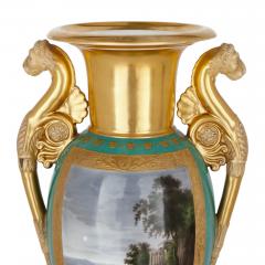  Gardner Porcelain Factory Fine and important gilt ground porcelain vase by the Gardner Factory - 3892597