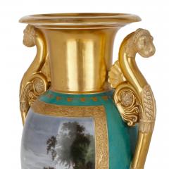  Gardner Porcelain Factory Fine and important gilt ground porcelain vase by the Gardner Factory - 3892598