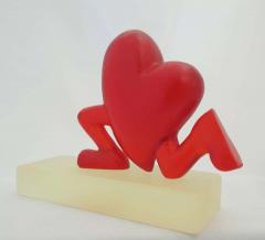  Glenn Green Galleries Running Heart red resin  - 1843935