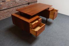  Glenn of California Mid Century Floating Top Walnut Desk by Milo Baughman for Glenn of California - 4452932