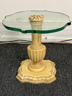  Grosfeld House HOLLYWOOD REGENCY WOOD URN AND FANCY GLASS TOPPED SIDE TABLES - 4099874