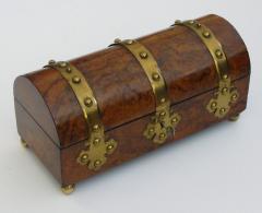  Halstaff and Hannaford An English Victorian domed burl walnut box by Halstaff and Hannaford London - 830291