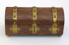  Halstaff and Hannaford An English Victorian domed burl walnut box by Halstaff and Hannaford London - 830305