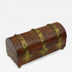  Halstaff and Hannaford An English Victorian domed burl walnut box by Halstaff and Hannaford London - 831023