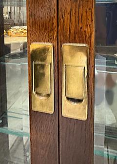  Henredon Furniture 1980s Henredon Campaign Vitrine Cabinet Oak and Beveled Glass - 4157274
