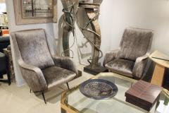  I S A Pair of Chic and Sculptural Italian Lounge Chairs 1950s - 581470