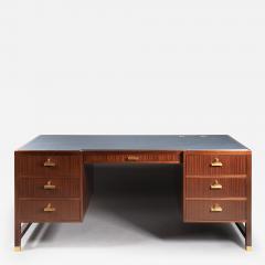  ILIAD DESIGN A Contemporary Office Desk by ILIAD Design - 3302342