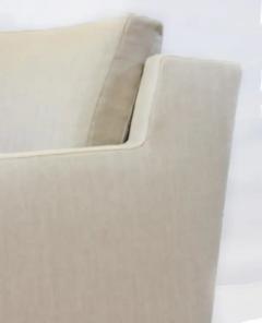  Iconic Design Gallery Le Jeune Upholstery Logan Sofa Showroom Model - 3507646