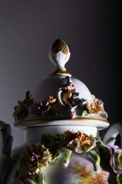  Italian school XX ct Capodimonte Porcelain Vase with Lid from the 20th Century - 3690881