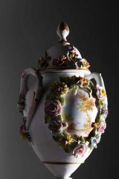  Italian school XX ct Capodimonte Porcelain Vase with Lid from the 20th Century - 3690882