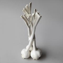  Jean Paul Gourdon SCULPTURE OF THREE HEADS OF NEW GARLIC TIED WITH A RIBBON  - 3950411