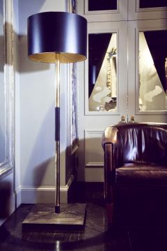 Kanttari Modern black brass floor lamp with solid oak base - 3188077
