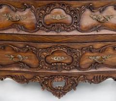  Karges Furniture Karges Louis XV Bombe Serpentine Bowfront Chest of Drawers in Walnut Late 20thC - 3522046