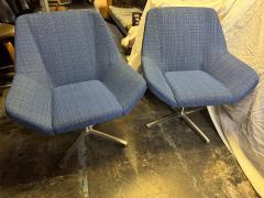  Keilhauer Pair of Dark Blue Keilhauer Swivel Lounge Chairs - 4286270