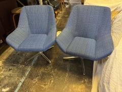  Keilhauer Pair of Dark Blue Keilhauer Swivel Lounge Chairs - 4286277