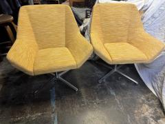  Keilhauer Pair of Maize Keilhauer Swivel Lounge Chairs - 4286285